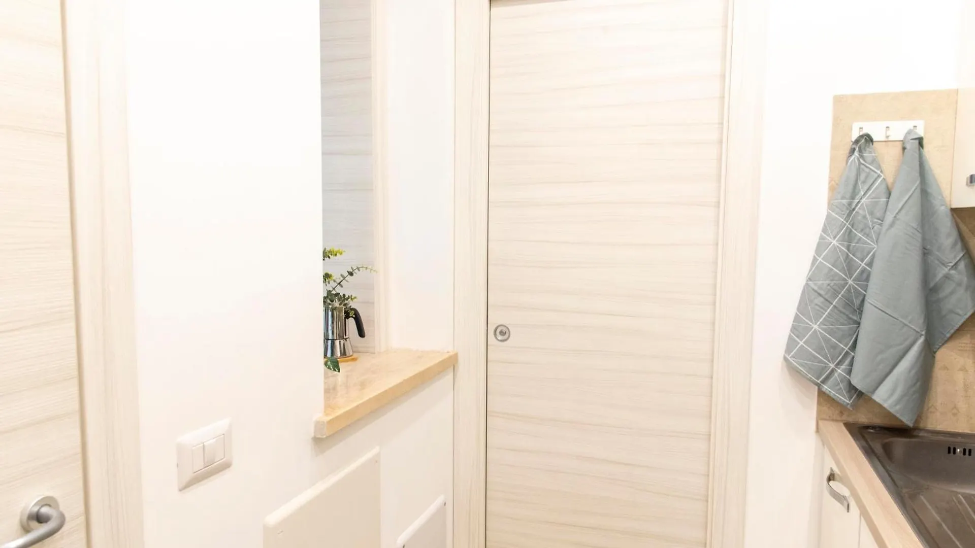 Kamchu Residence: Via Dei Laghi - Apt #R15 Ciampino Apartment