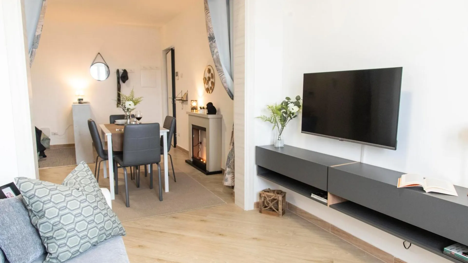 Apartment Kamchu Residence: Via Dei Laghi - Apt #R15 Ciampino